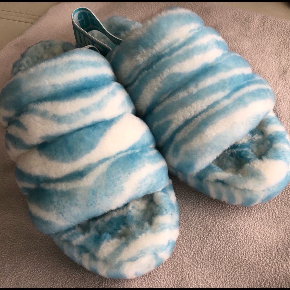 UGG “Fluff Yeah Slide”